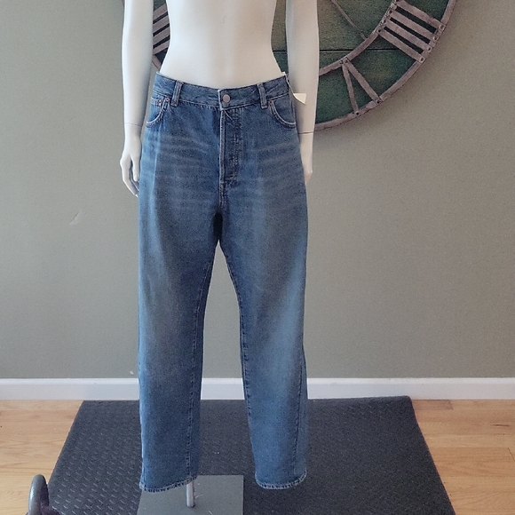 Madewell Denim - Madewell Curvy Pieced Barrel Leg Button Fly Jean